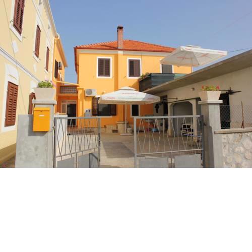 Apartment Pasman 8295a