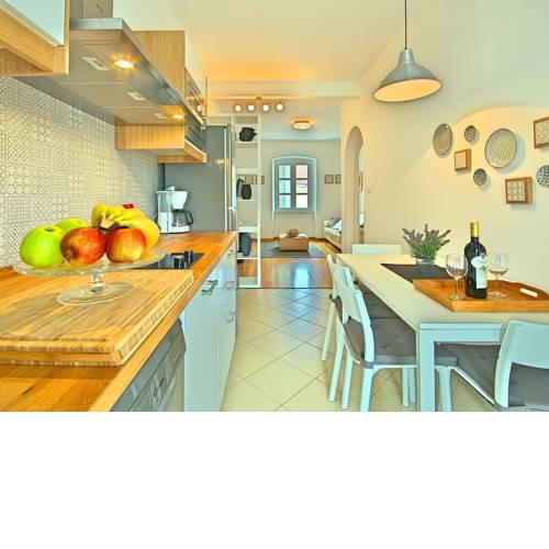 Charming Apartment in Porec near Beach