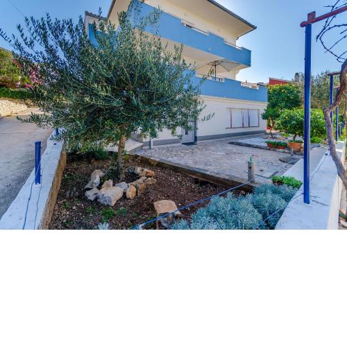 Apartment Plava Barka