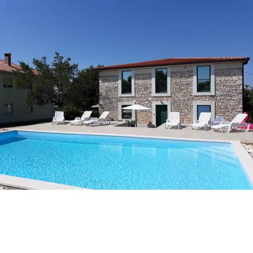 Apartment Pomer 17681a