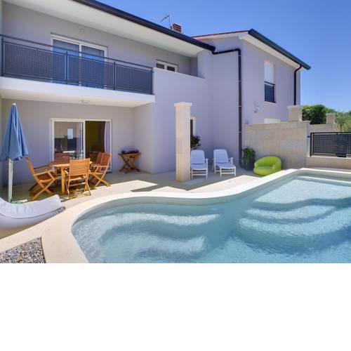 Apartment POOL HOUSE
