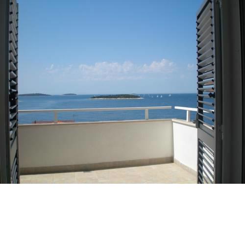 Apartment Primosten 15704c