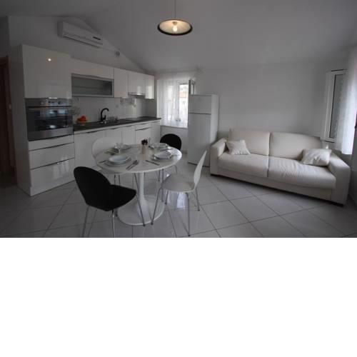 Apartment Pucisca 15381a
