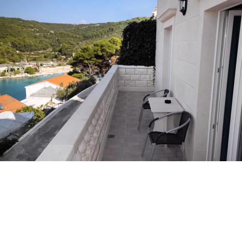 Apartment Pucisca 5625a