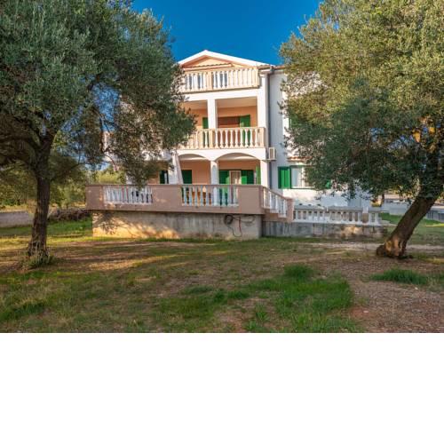 Cozy Apartment in Dalmatia with Garden
