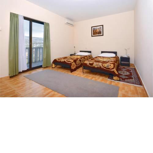 Apartment Put 09