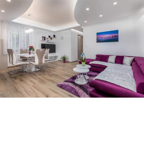 Apartment R & Z-Brand new family apartment with a spacious yard