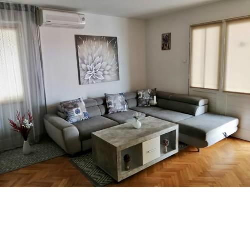 Apartment & Rooms Laura