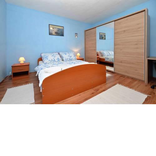 Beachfront apartment Sabuni