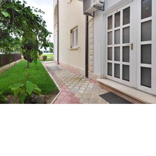 Apartment Seget Donji 10023a