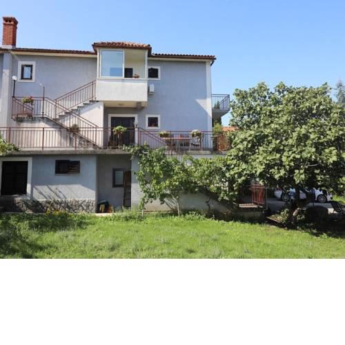 Pleasant Apartment in Zidarici near the Sea