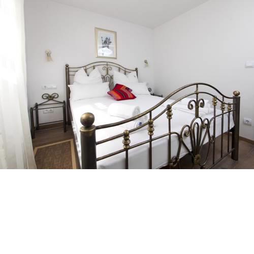 Apartment Split 12556b