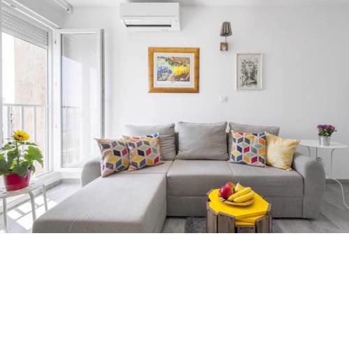 Apartment Split 12843a