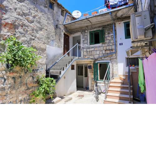 Apartment Split 13659a