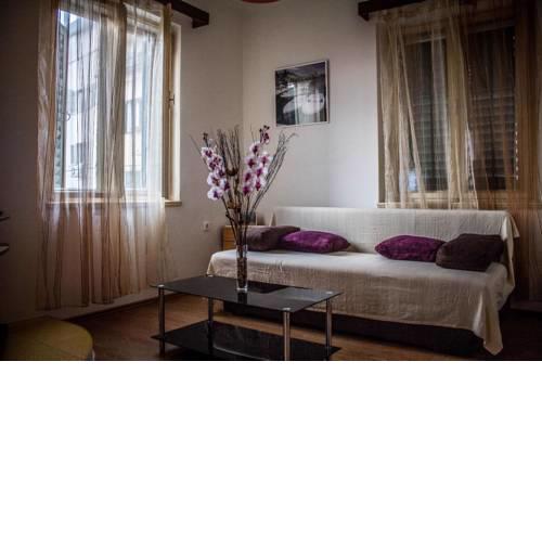 Apartment Split 14299a