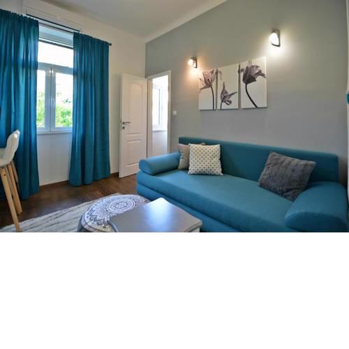 Apartment Split 15328b