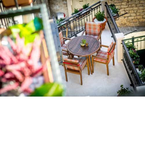 Apartment Split 16550b