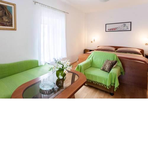 Apartment Split 9679b