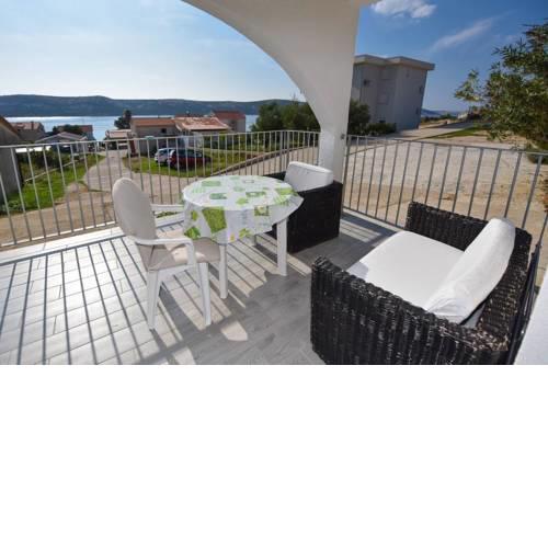 Apartment Stara Novalja 235e