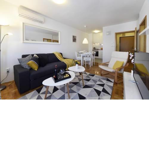 Apartment Stela