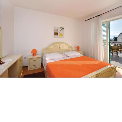 Apartment Sucuraj with Sea View 10