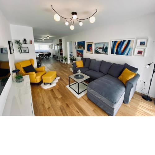 Apartment Sweet Cherry
