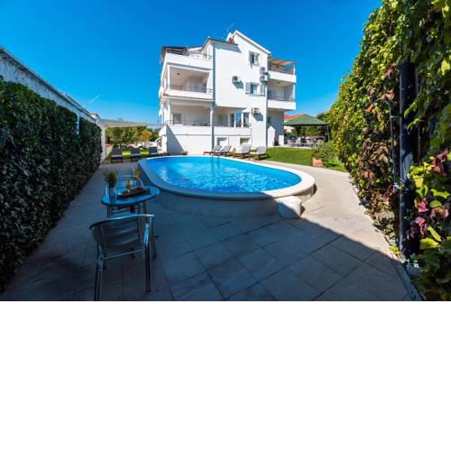 Apartment Tihi