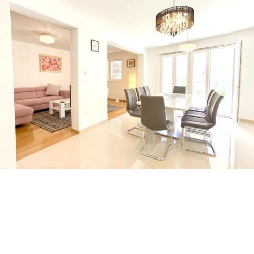 Apartment Ulica Svetog Apolinara