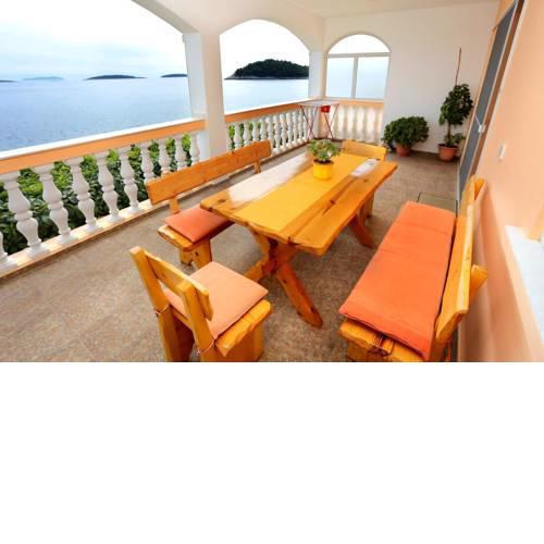Apartment Uvala Karbuni 10045b