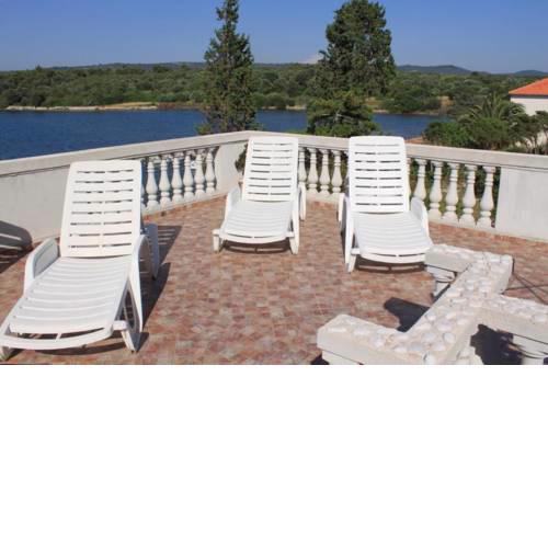 Apartment Veli Rat 438b