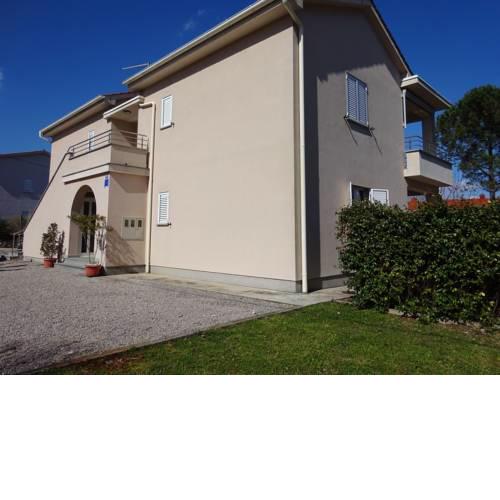 Large Apartment in Malinska near the Sea