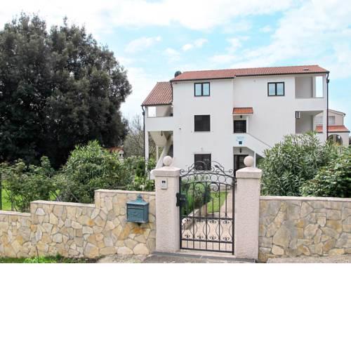 Apartment Villa Smitran (PUL213)