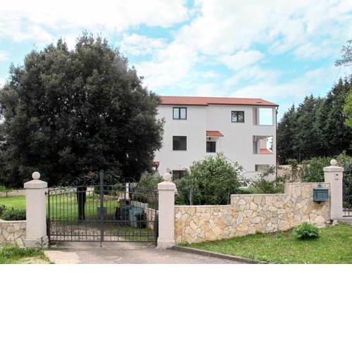 Apartment Villa Smitran (PUL214)