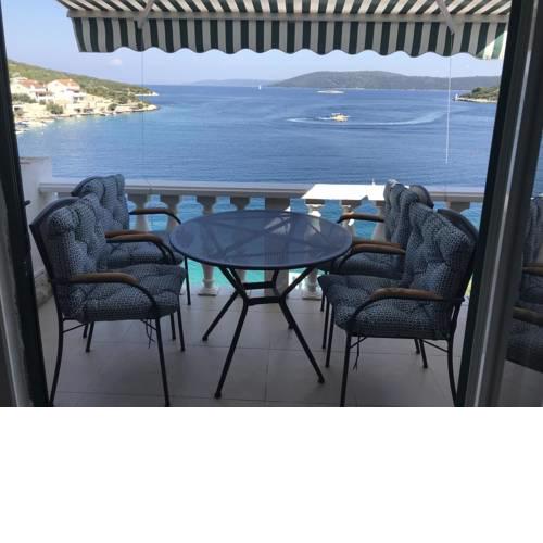 Apartments by the sea Vinisce, Trogir - 5981