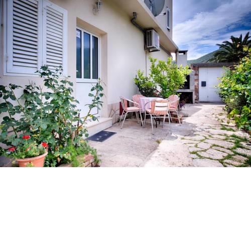 Apartment Vis 2453b