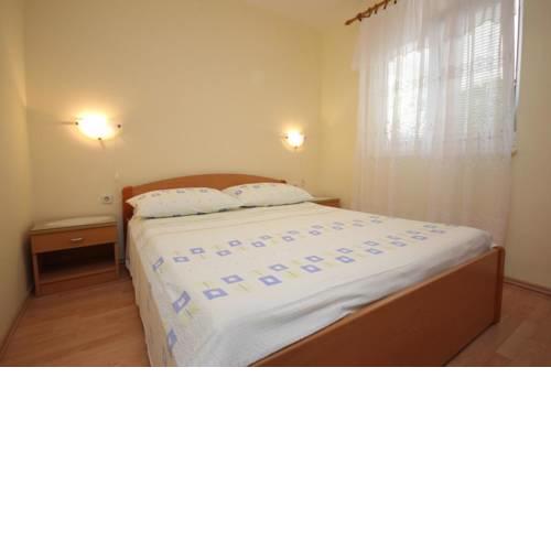 Apartment Vis 2459a