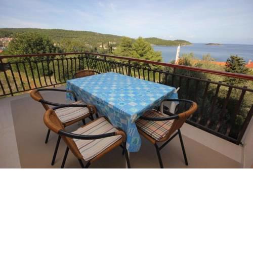 Apartment Vis 2470a