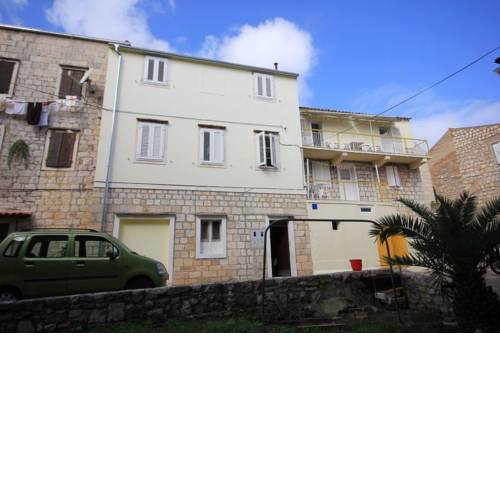 Apartment Vis 2477a