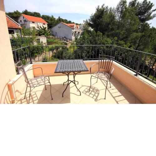 Apartment Vrboska 552e