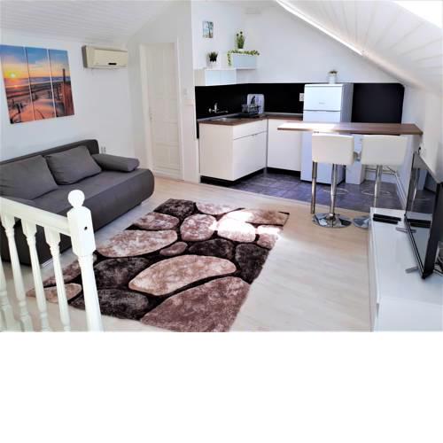 Apartment White Oasis