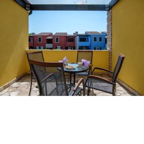 Apartment with 2 bedrooms in Basanija with furnished balcony and WiFi 2 km from the beach