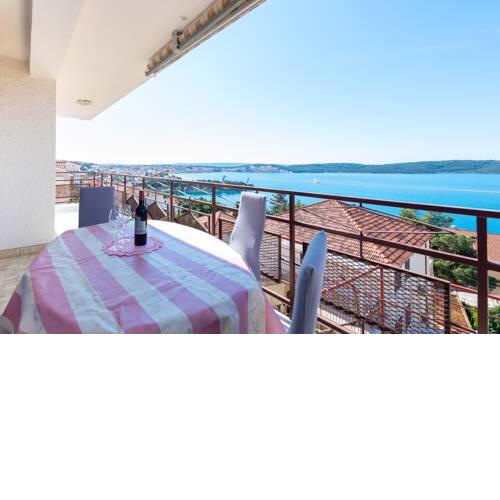 Apartment with 3 bedrooms and view on Island Ciovo