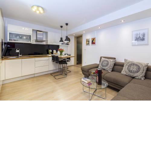 Apartment with 3 single beds