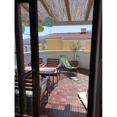 Apartment with Balcony 450m from the sea