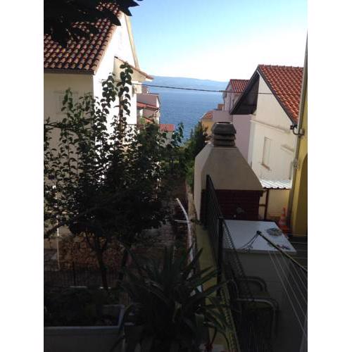 Apartment with garden-terrace close to the beach