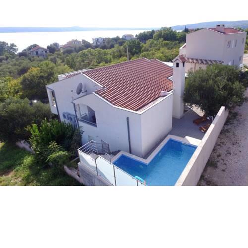 Apartment with pool Dajana