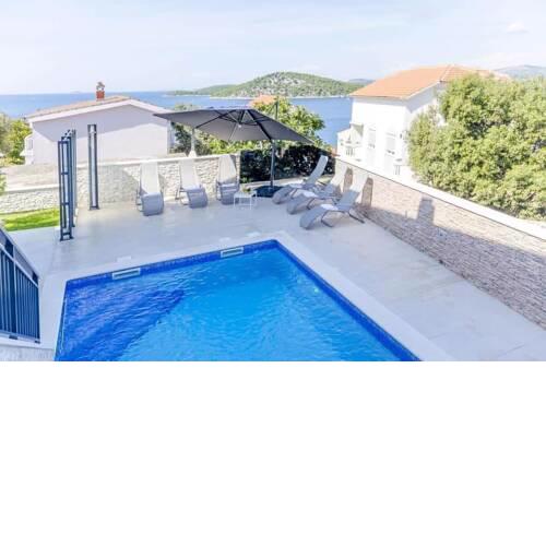 Apartment with pool,80 meters to sea