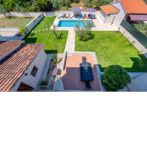 Apartment with private pool