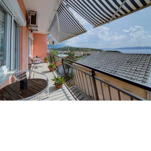 Apartment with sea view Krešo