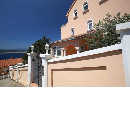 Apartment with seaview